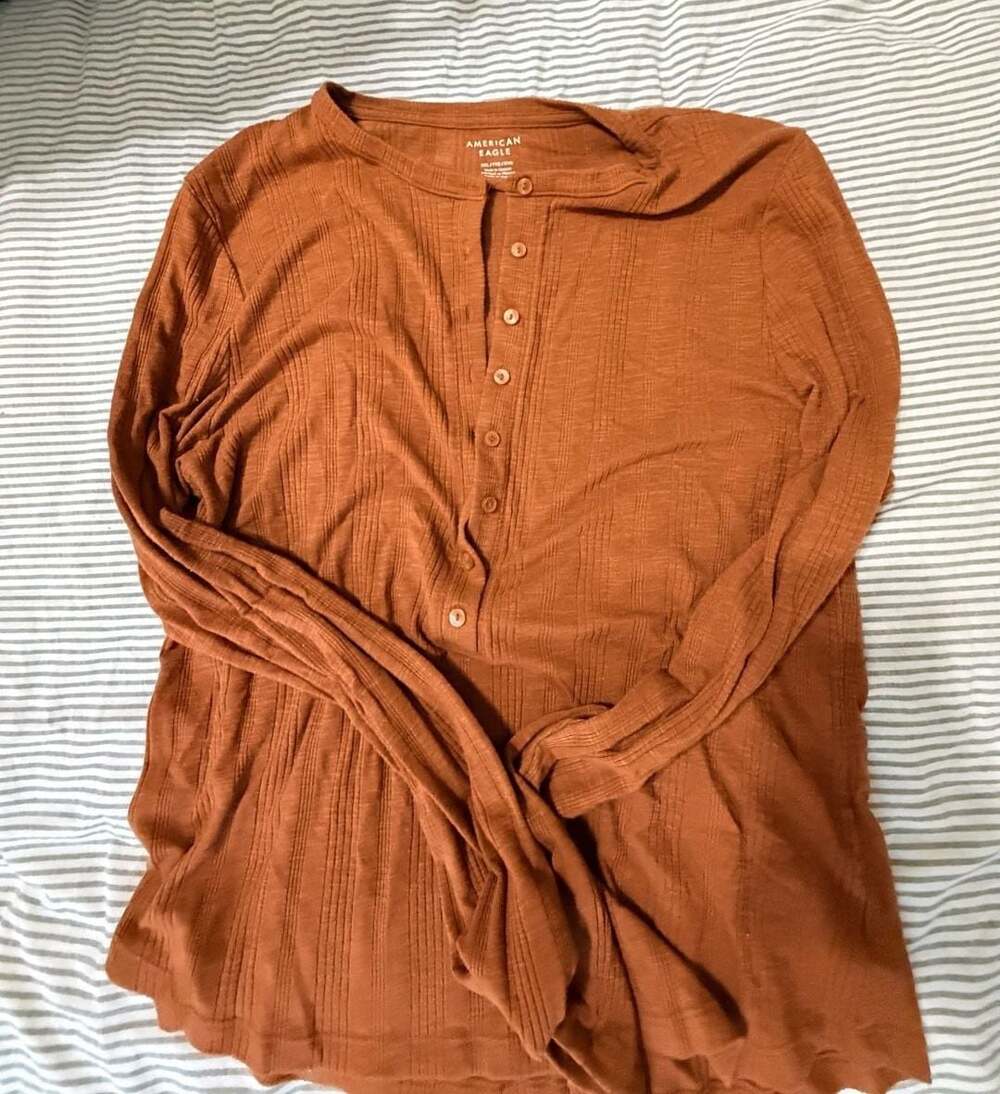 American Eagle Long-Sleeve Henley Tee Size XXL Brown Ribbed Button Top